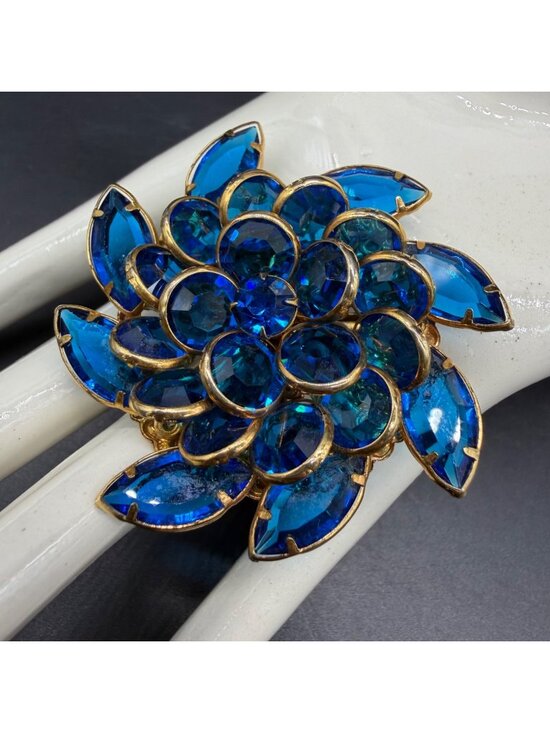 Jewelry - Vintage Mid Century Blue Rhinestone Gold Tone Flower Brooch Pin Elegant Jewelry